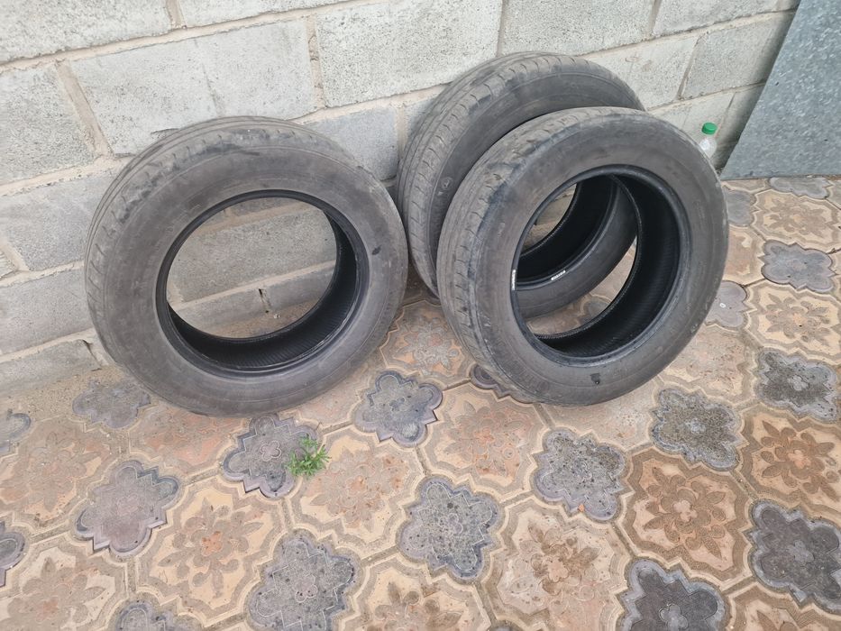 Продам летнюю резину на 15