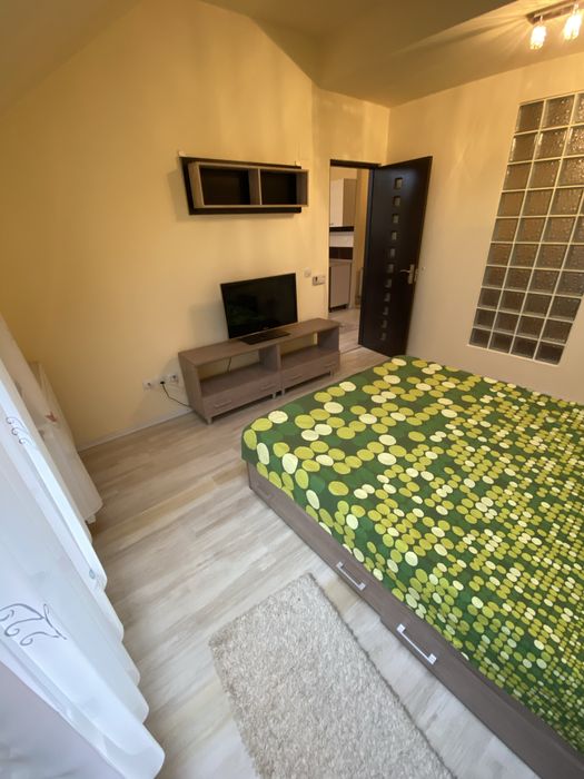 Apartament cu 3 camere  ( 2 dormitoare , living+bucătărie , dresing) cu Lift