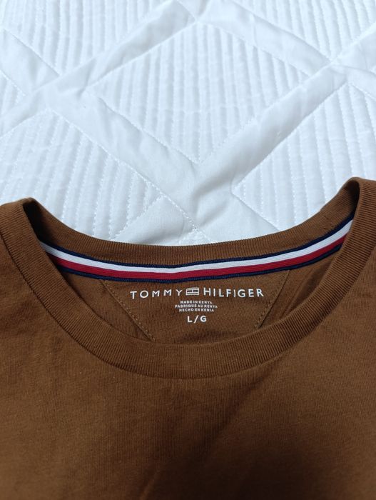 Продам футболку Tommy Hilfiger