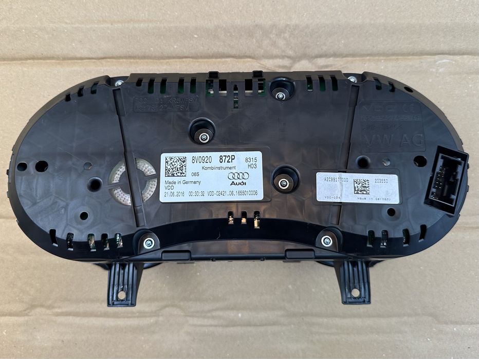 Ceasuri bord Audi A3 8V : 8V0920872P