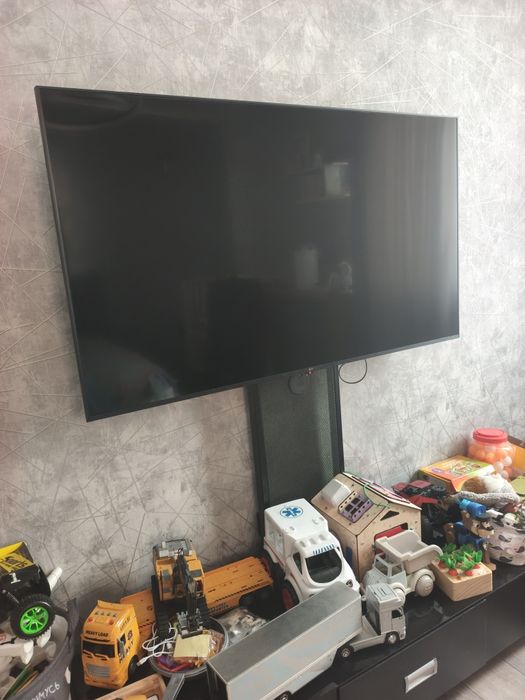 Продам телевизор смарт оригинал 140см