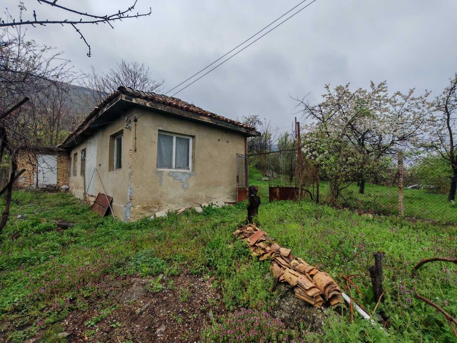 Продава се Къща в Шумен, Дивдядово - 743 кв.м за 89 €/кв.м - Снимка #1