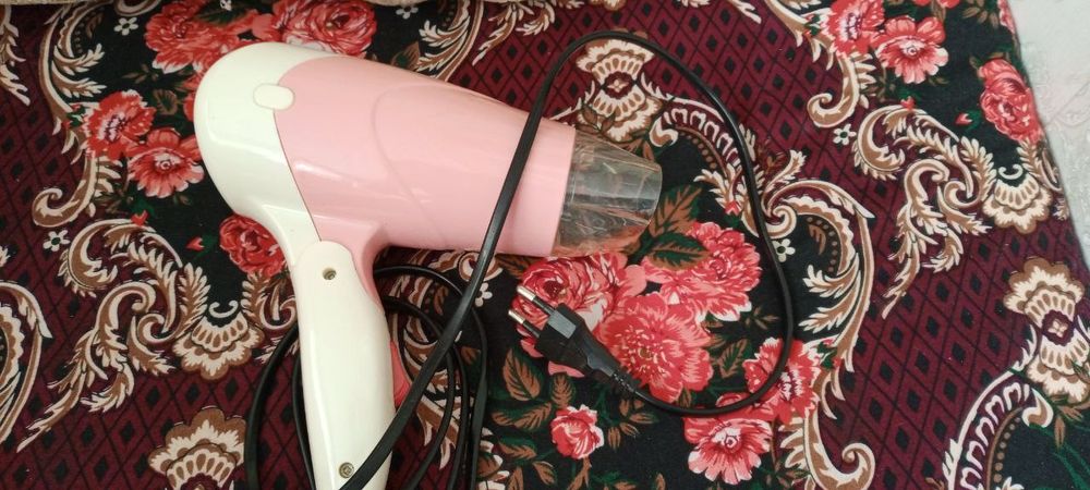 Продаётся фены и утюги для волосы.