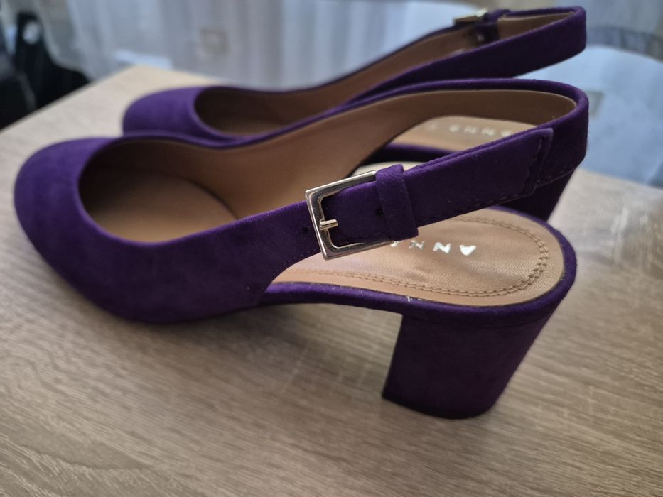 Pantofi mov cu toc mic nr 37!