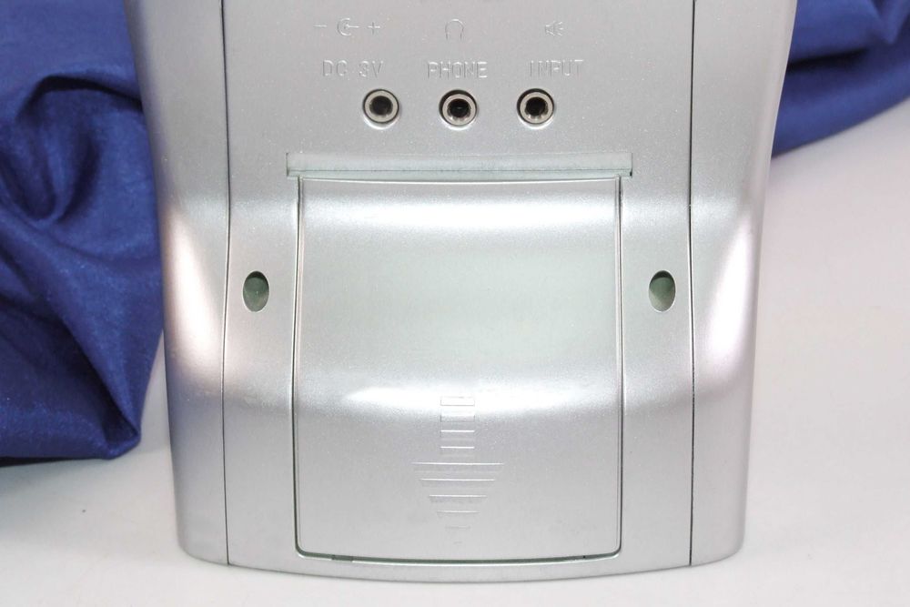 Radio cu ceas de birou, functii multiple, priza si baterii, NOU