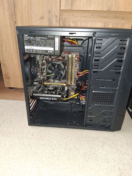 Геймърски компютри и монитор 27 инча 240 Hz