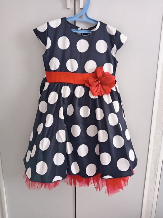 Продам нарядные платья