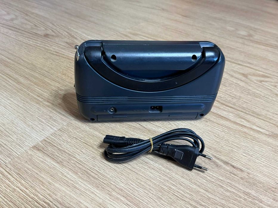 Aparat radio FM Philips AE2100 + AE2140 + AE2830 portabil si la priza.