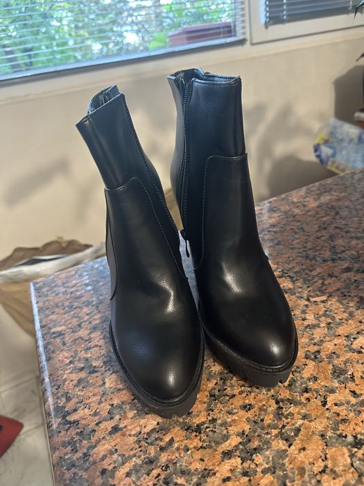 Боти с висок ток