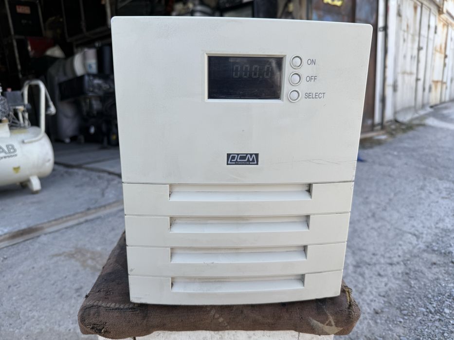 * Релейный стабилизатор напряжения POWERCOM AR-7.5K-LCD