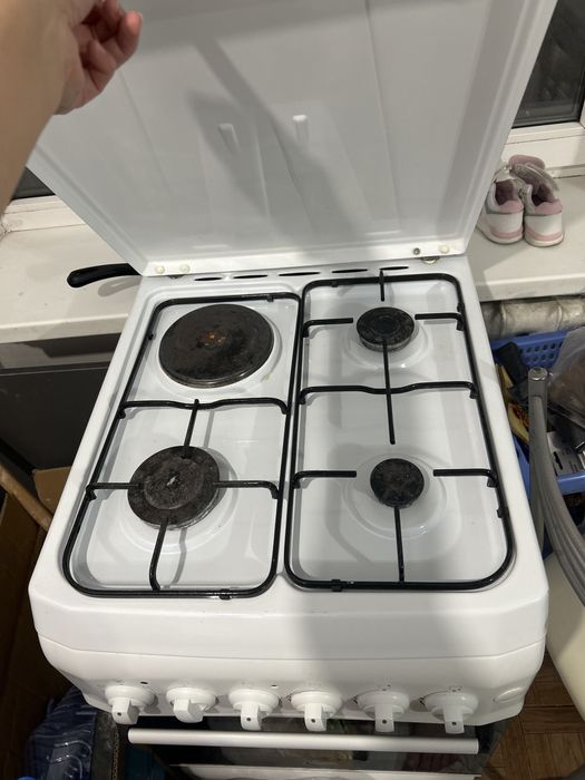 Продам газ плиту