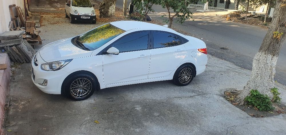 Moshena yaxshi sastayanada Hyundai accent
