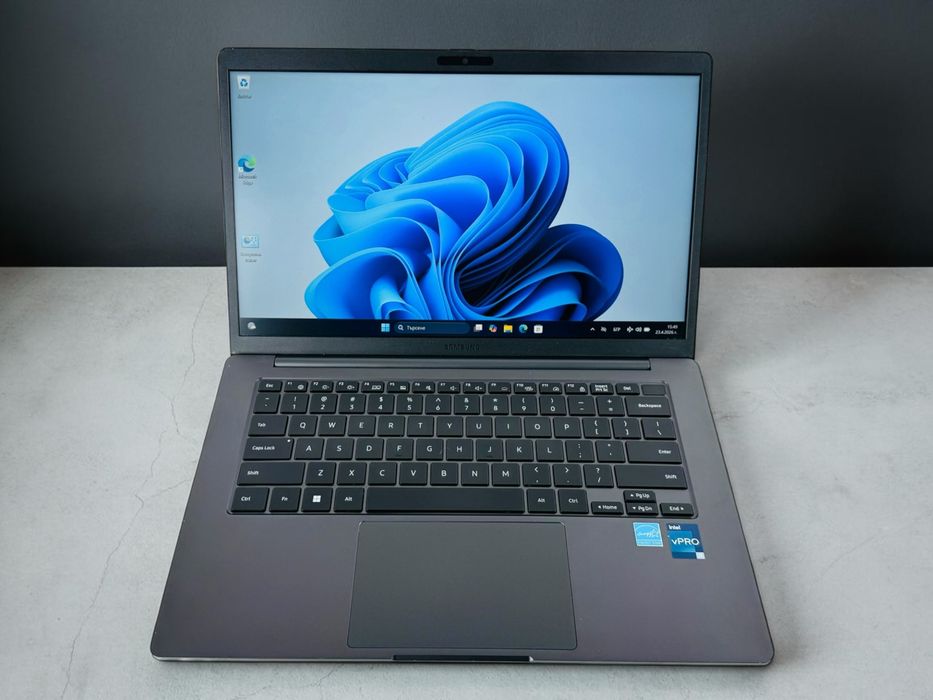 Лаптоп Samsung Galaxy Book 2 14" Full HD i5-1250P 16RAM 256SSD Гаранция!