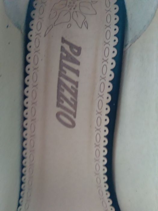 Продам женские туфли