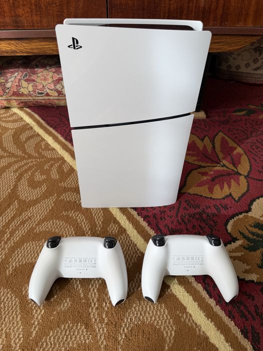 Ps5 Slim sotiladi Xotirasi 1TB 9ta uyini bor koreyadan kelgan