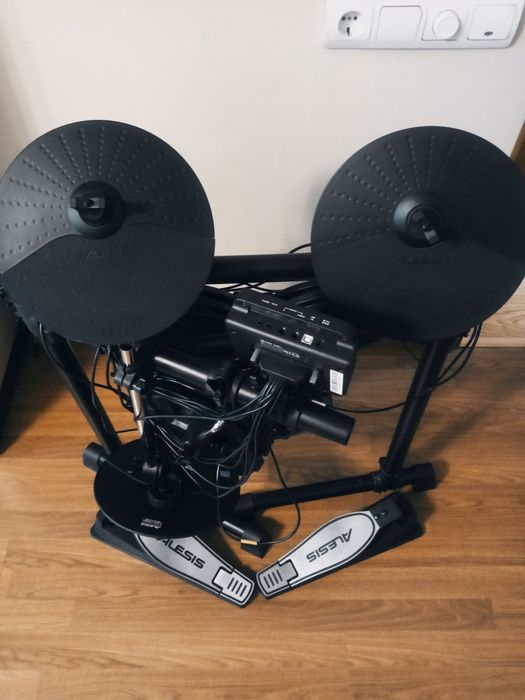 Срочно продам электронные барабаны alesis turbo mesh