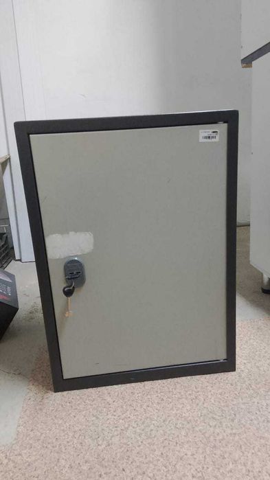 Продам сейф металлический Российский в отличном состоянии