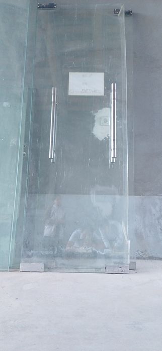 Стеклянные двери