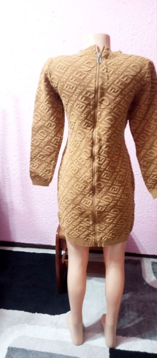 Продается платье женское размер 54