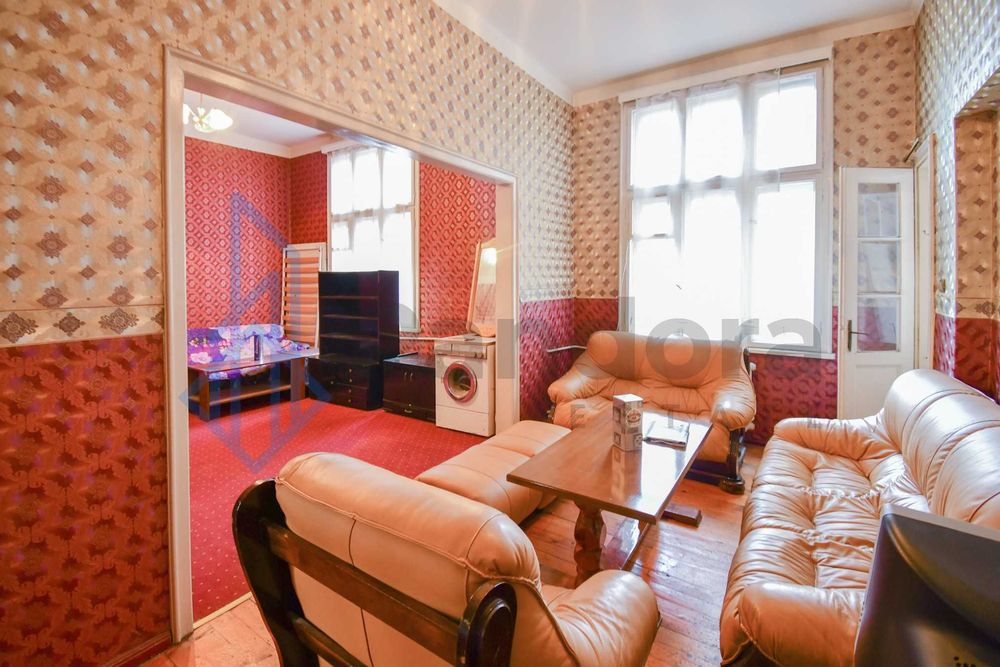 Дава се под наем Двустаен апартамент в София, Център - 80 кв.м за 458.49 € - Снимка #1