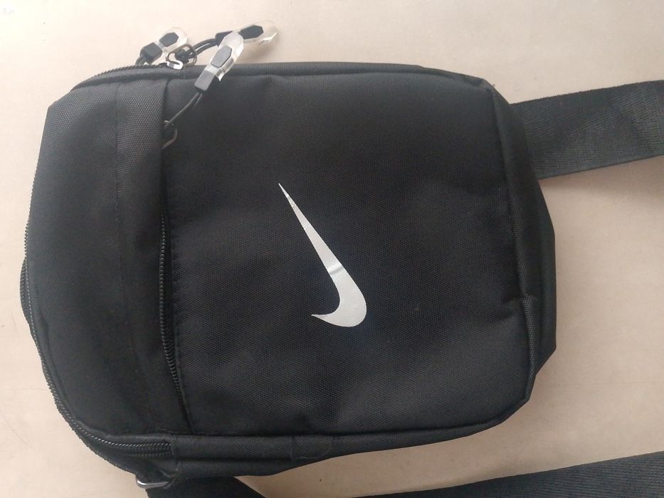 Спортивная сумка через плечо Nike (мессенджер)