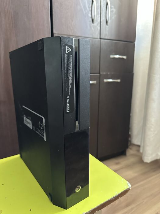 Продам x box one