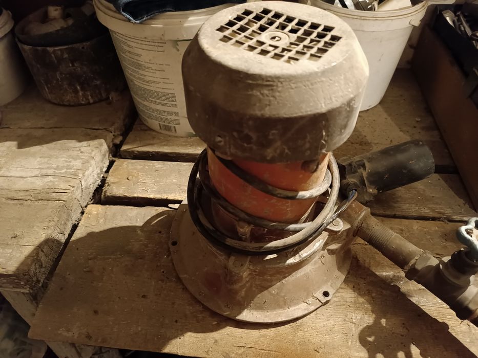 Насосы водяные и электродвигатели