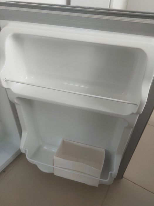 Мини холодильник бирюса. Морозильник сверху