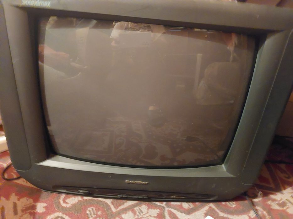 Телевизор  цветен работещ