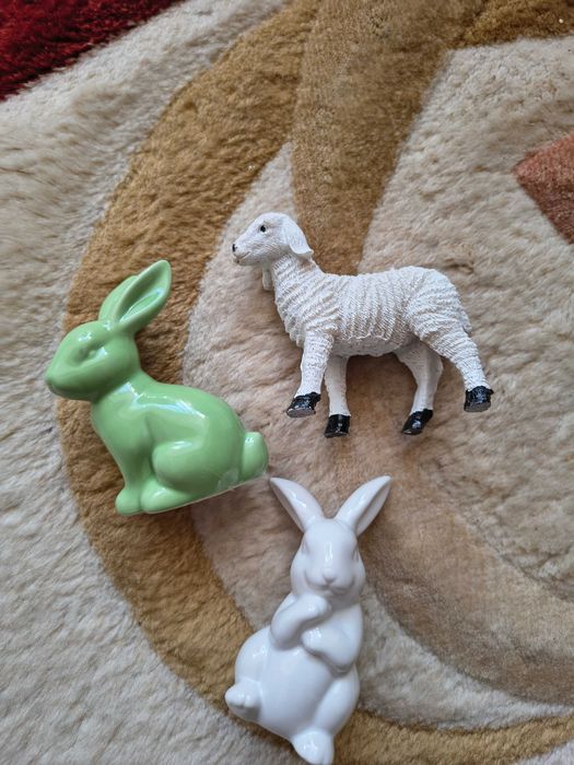 2 iepurași și un mieluț figurine decorative