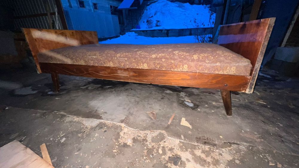 Продам кровать полуторка