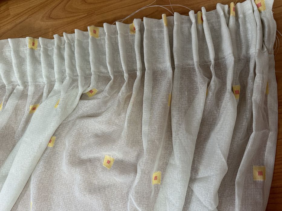 Vand 2 perdele cusute, cu rejansa