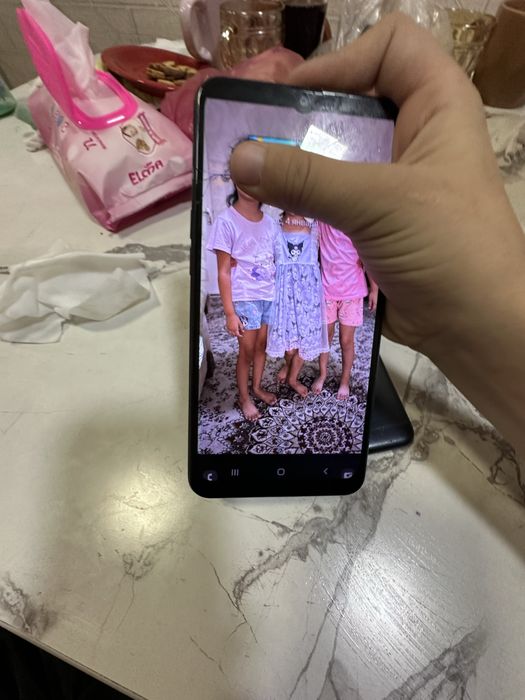 Продается samsung а 10s и j5 prime в отличном состоянии чуть разбитый