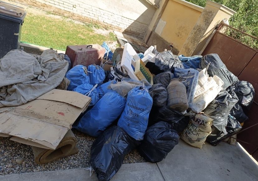 debarasare aparamnete,mobila veche evacuare moloz deseuri etc.24/24