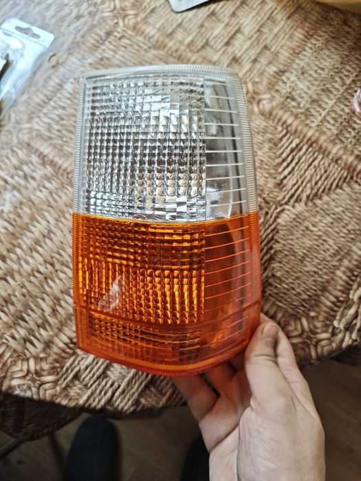 Продавам ляв мигач за Volvo 740