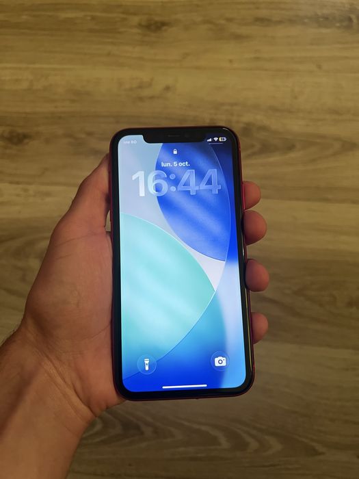 Iphone 11  64 GB impecabil la cutie