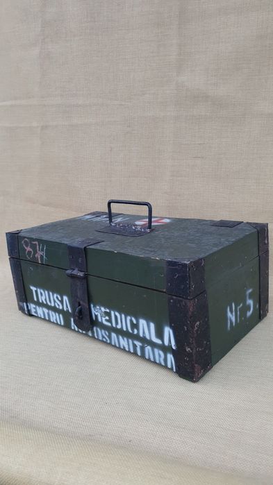 Ladă de lemn  ( militară  )