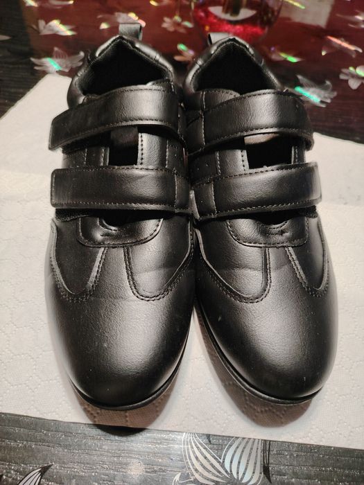 Adidași piele Nr 40