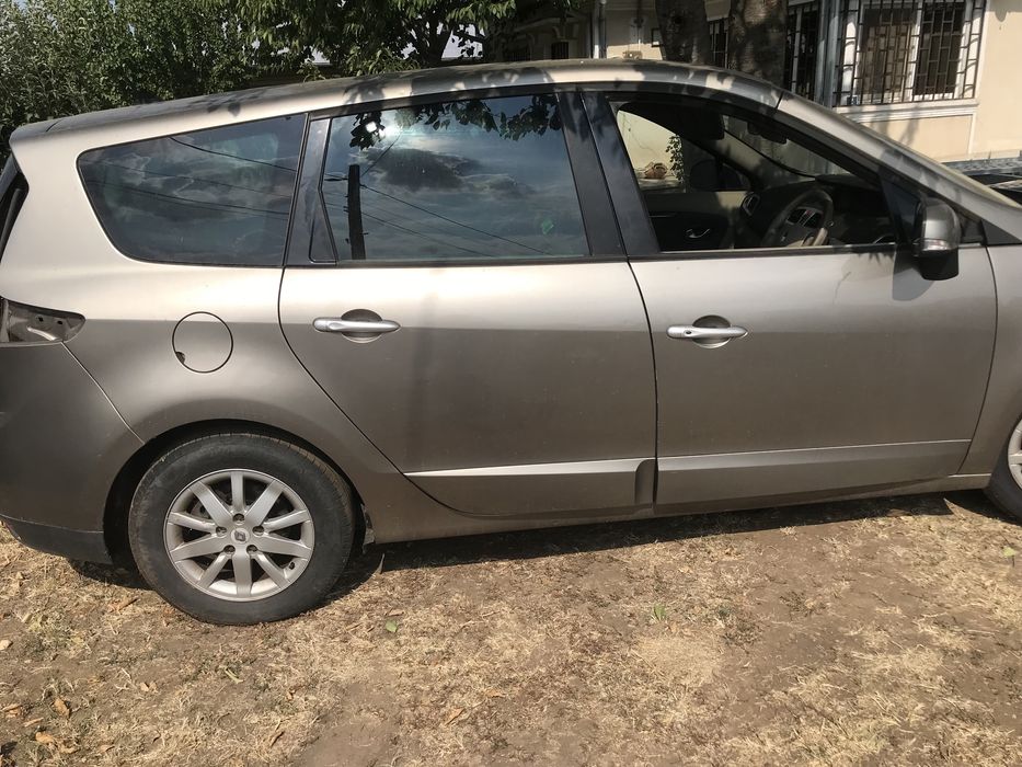 Usi macarale haion si alte piese scenic 3 2011