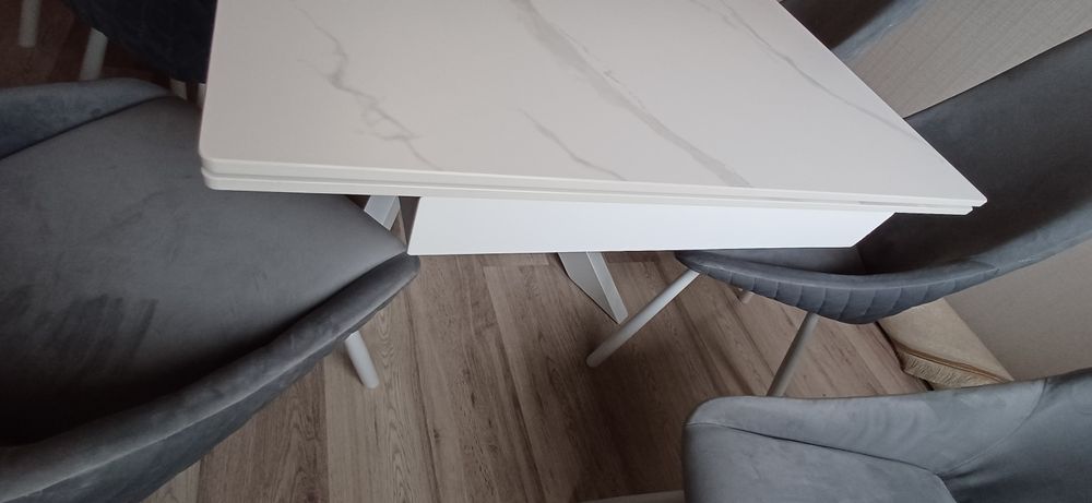 Продаётся отличный новый стол со стулья