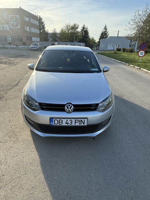 VOLKSWAGEN Polo