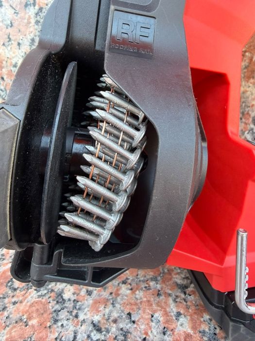 Milwaukee pistol de cuie pe acumulator