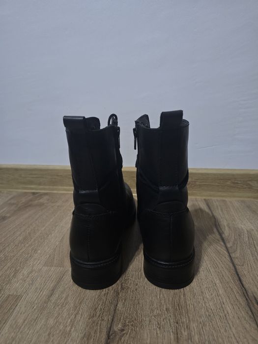 Ghete din piele Lasocki