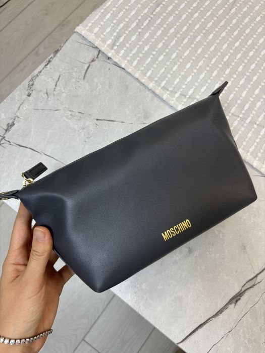 Оригинальная косметичка Moschino