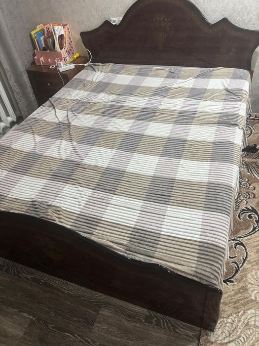 Продам спальный гарнитур