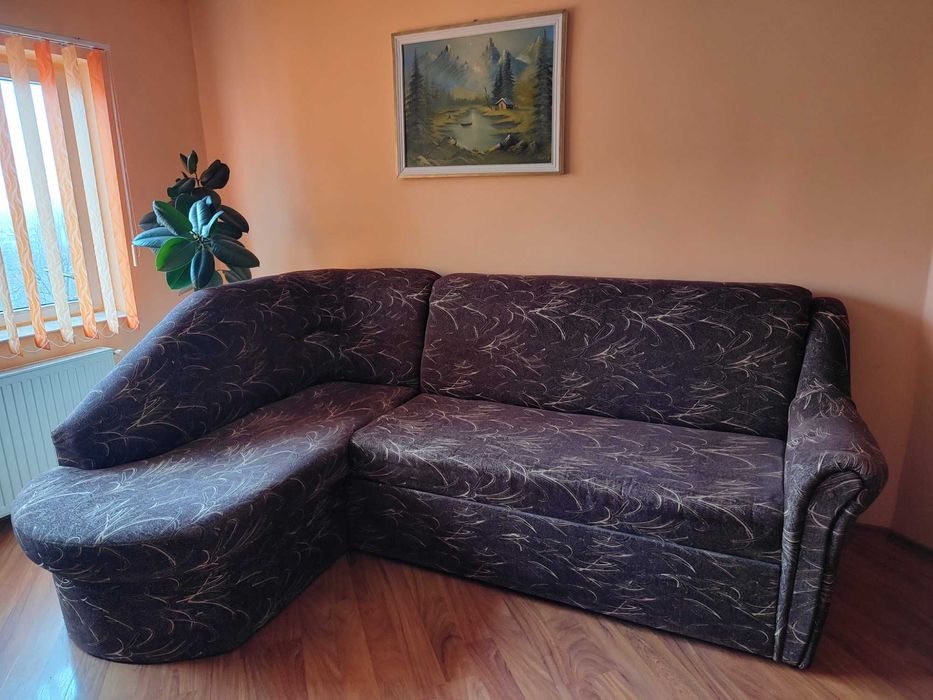 Colțar spațios, confortabil, stare bună – ideal pentru relaxare