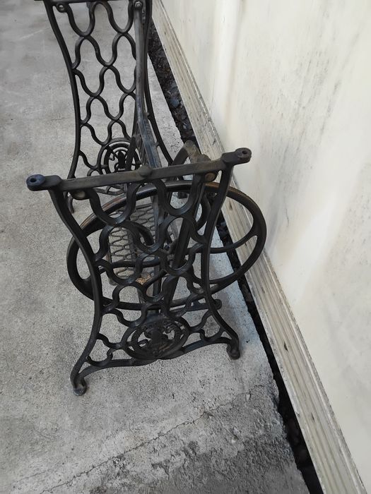 Крака от шевна машина сингер