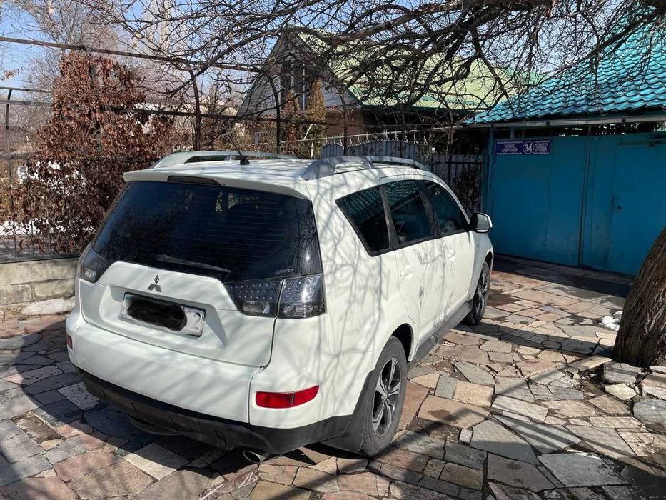 Продам машину Mitsubishi Outlander