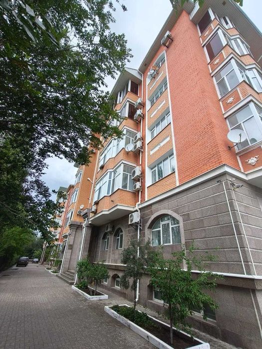 Продаётся цокольный этаж в элитном доме по улице Есет Батыра