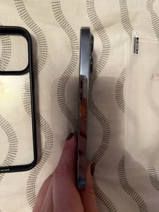 Iphone 13 pro ,с подарък протектор и розов калъф.